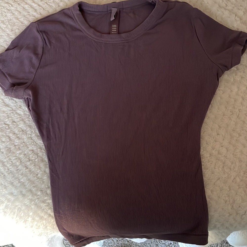 COPY - SKIMS Soft Lounge Baby Tee S in Plum EUC. This cute shirt was a little t… - Picture 2 of 4